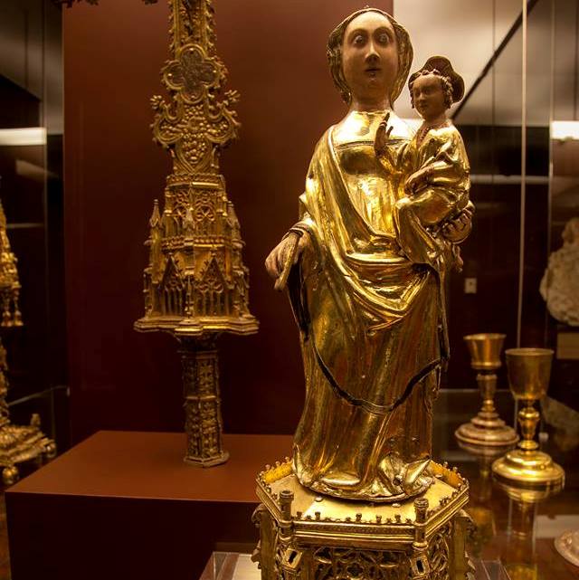 Santa Maria da Oliveira. Escultura em prata dourada e esmaltes. Século XIV.