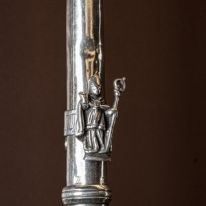 Miniatura da imagem de São Micolau. Pormenor de vara de confraria em prata. Século XIX..