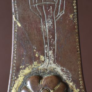 Pormenor de cruz em bronze. Século XII.