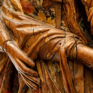 Mãos. Pormenor da escultura em madeira 'Santas Mulheres'. Século XVI.