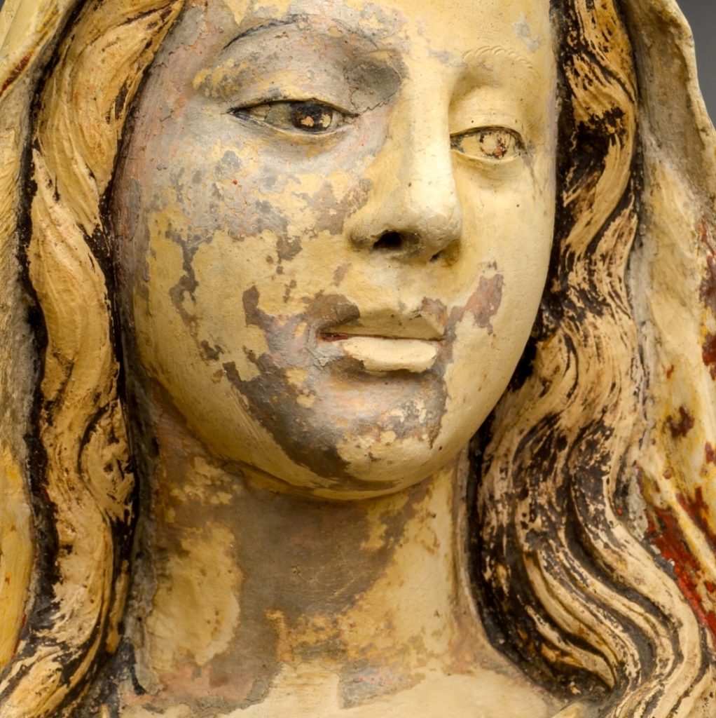 Rosto da Virgem. Pormenor da escultura em calcário 'Santa Maria a Formosa'. Século XIV.