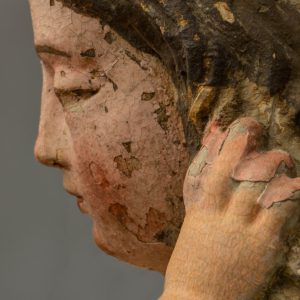 Rosto de perfil. Pormenor da escultura em calcário 'Virgem da Purificação'. Século XVI.